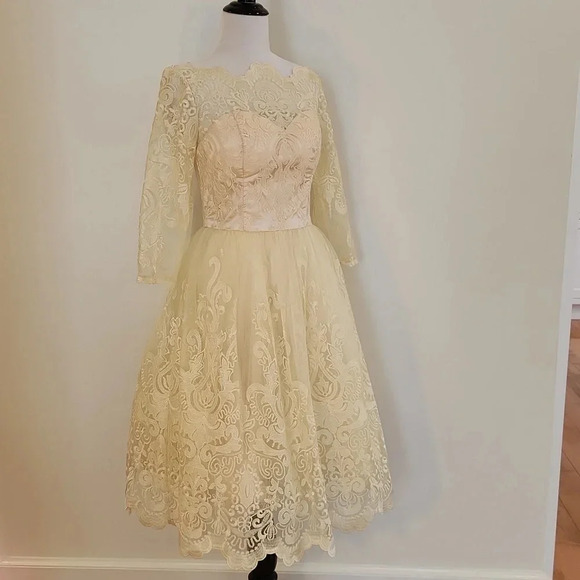 NWT || MODCLOTH || Bridal/formal dress - Picture 5 of 10
